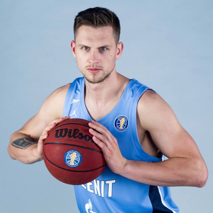 Photo of Mateusz Ponitka, 2019-2020 season