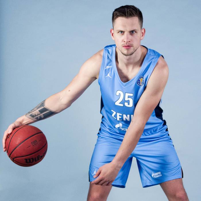 Photo of Mateusz Ponitka, 2019-2020 season