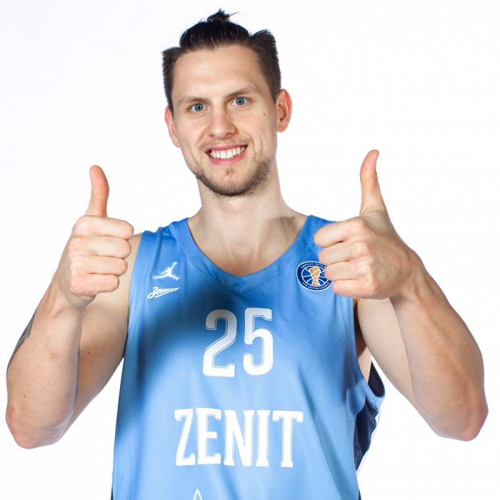 Photo of Mateusz Ponitka, 2020-2021 season